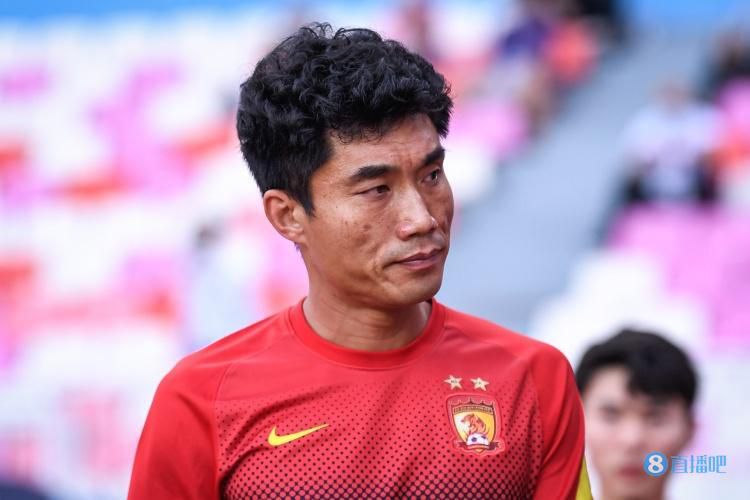 田中浩一见此，更是身处两只手、快跑两步迎上前来。